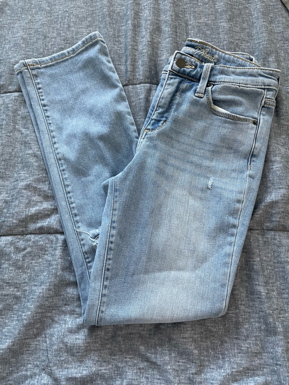 Universal Thread Light Blue Skinny Jeans with Gold Stitching-Size 0/25